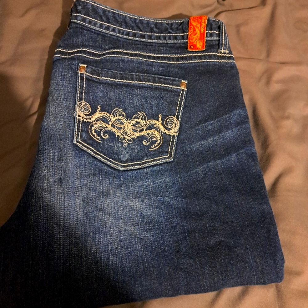 Maurices Womans Plus Size Dark Wash Jean Capris Size 20 Like New